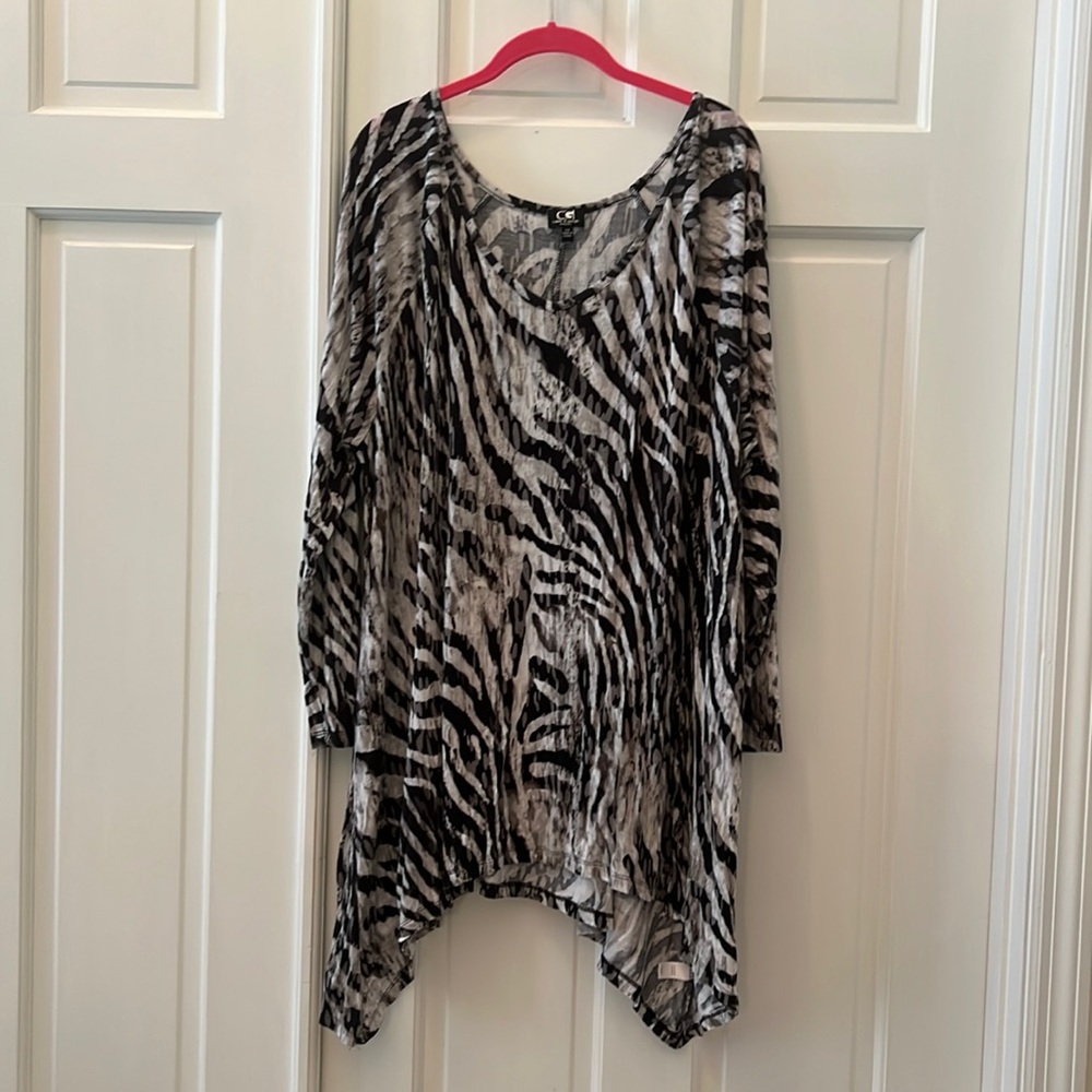 Cable and Gauge plus size shark bite tunic